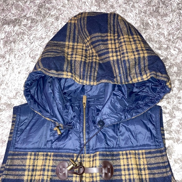 Pendleton || Quilted Wool Toggle Vest Hood in Alpine Getaway Navy Gold Plaid SM - Picture 3 of 12